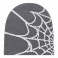 Graue Beanie-Mütze mit Spinnennetzdesign